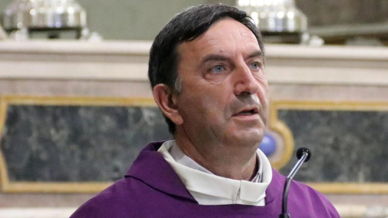 Piadena Drizzona, don Antonio Pezzetti preso a pugni da un 23enne: “Ma non enfatizziamo”