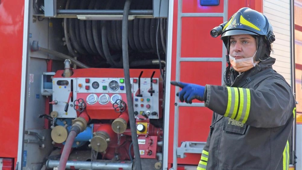 Potrebbe essere di origine dolosa l’incendio di domenica a Zinasco. Sono stati i residenti nella zona del cimitero, tra...