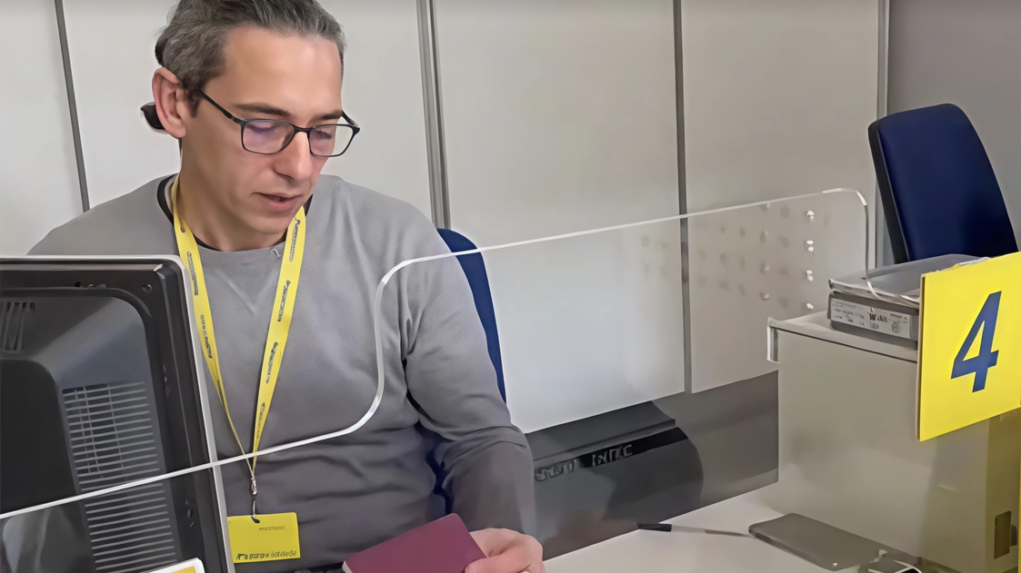 L’ufficio postale più gettonato per la richiesta del passaporto è quello di via Carlo Rota La direttrice: «Bastano 20 minuti» L’ufficio postale più gettonato per la richiesta del passaporto è quello di via Carlo Rota La direttrice: «Bastano 20 minuti»