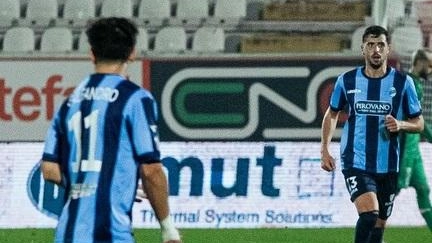 Il Lecco sfida la Virtus Verona per riscattarsi dopo la sconfitta con il Vicenza e puntare ai playoff. Mister Volpe chiede più concretezza in attacco. In campo la formazione bluceleste al completo, tranne l'infortunato Gunduz. Il Lecco sfida la Virtus Verona per riscattarsi dopo la sconfitta con il Vicenza e puntare ai playoff. Mister Volpe chiede più concretezza in attacco. In campo la formazione bluceleste al completo, tranne l'infortunato Gunduz.