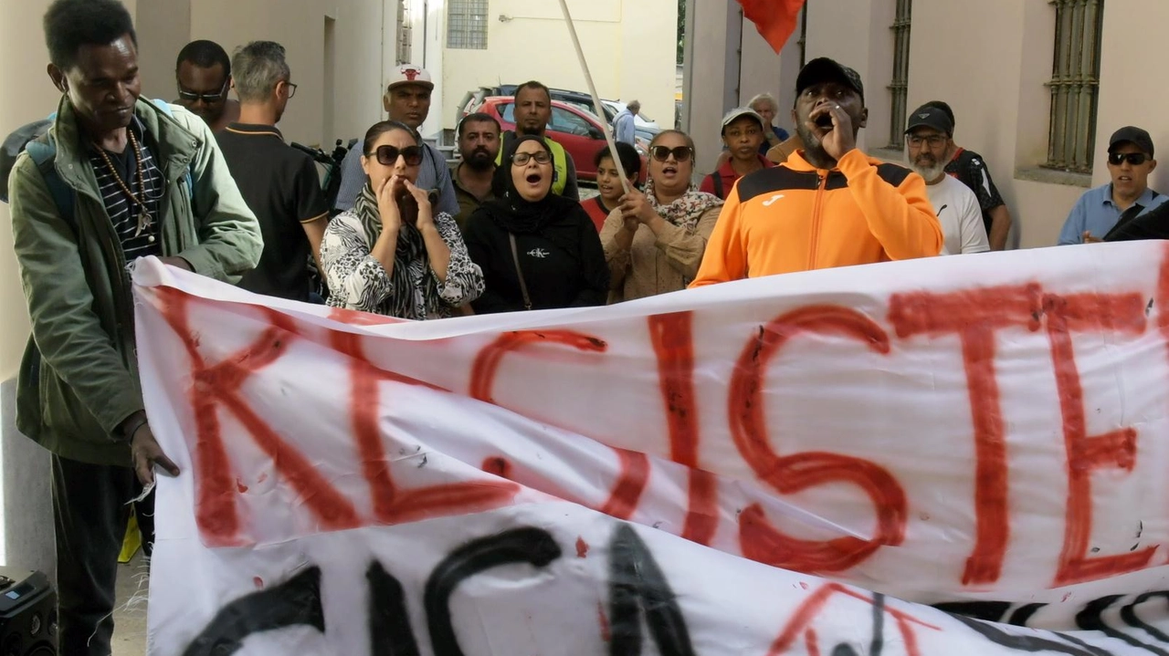 Alloggi Aler la protesta: "Vogliamo case subito"