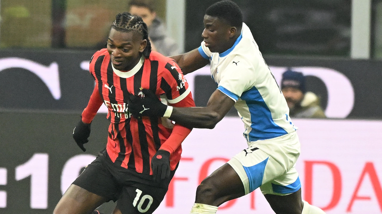 Rafael Leao durante il match di Coppa Italia fra Milan e Sassuolo Rafael Leao durante il match di Coppa Italia fra Milan e Sassuolo