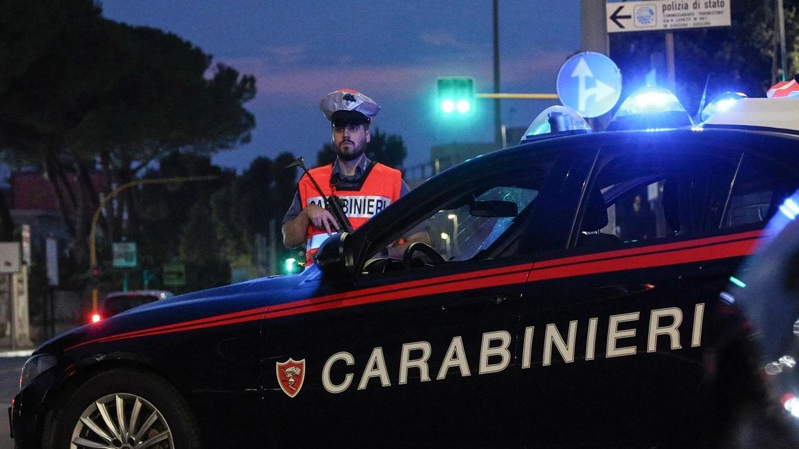 I carabinieri, dopo la denuncia della vittima, sono riusciti in poche ore ad identificare l’aggressore per il quale si sono aperte le porte del carcere I carabinieri, dopo la denuncia della vittima, sono riusciti in poche ore ad identificare l’aggressore per il quale si sono aperte le porte del carcere