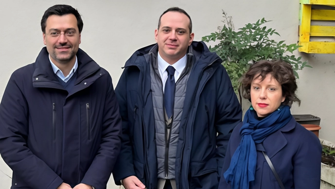 Il sindaco Lorenzo Radice il dirigente scolastico Antonio Trezza e l’assessore Ilaria Maffei Il sindaco Lorenzo Radice il dirigente scolastico Antonio Trezza e l’assessore Ilaria Maffei