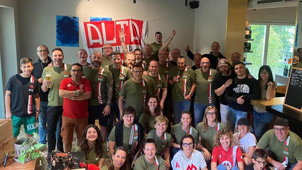 Abbonamenti in lieve flessione ma i tifosi storici continuano a crederci. La Curva celebra i primi trent’anni: "Non abbiamo mai tradito". Abbonamenti in lieve flessione ma i tifosi storici continuano a crederci. La Curva celebra i primi trent’anni: "Non abbiamo mai tradito".