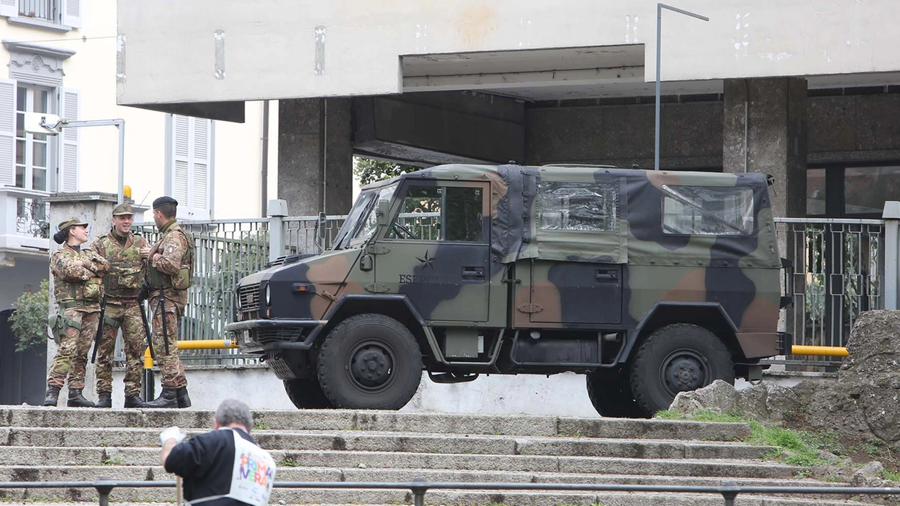Militari per le strade di Monza Militari per le strade di Monza
