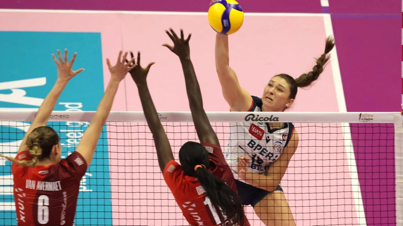 VOLLEY FEMMINILE La Volley Bergamo 1991 sbanca la E-Work Arena con un netto 3-1 e centra tre punti importanti, pur... VOLLEY FEMMINILE La Volley Bergamo 1991 sbanca la E-Work Arena con un netto 3-1 e centra tre punti importanti, pur...