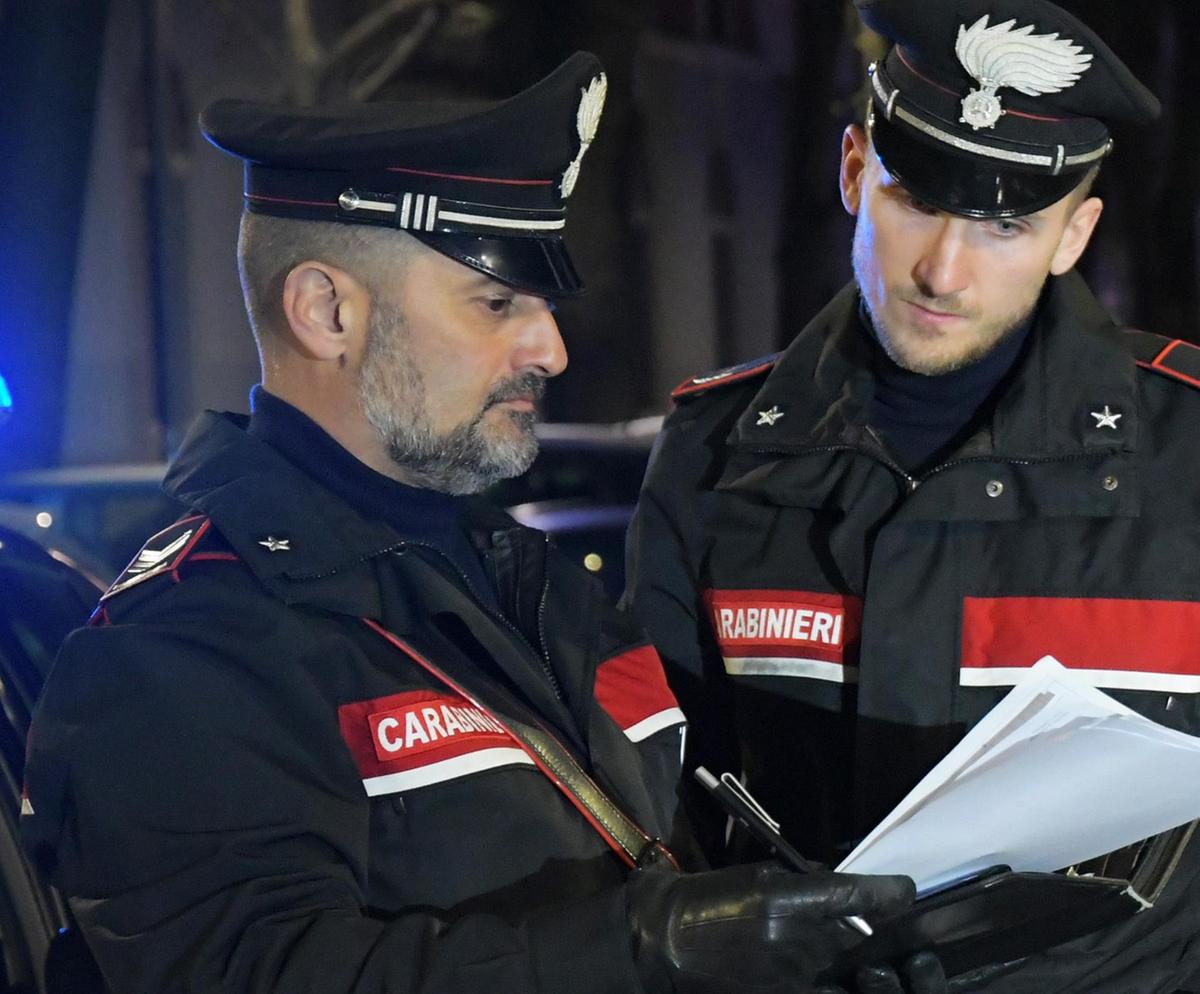 Arrestato uno stalker. Piomba dall’ex fuori dal pub. Lei si rifugia nell’auto