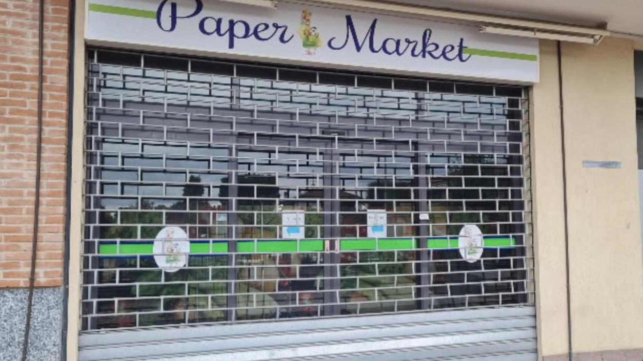 Il supermercato Paper market con sede a Correzzana, ritenuto sede operativa della cosca operativa tra la Brianza comasca e quella monzese Il supermercato Paper market con sede a Correzzana, ritenuto sede operativa della cosca operativa tra la Brianza comasca e quella monzese