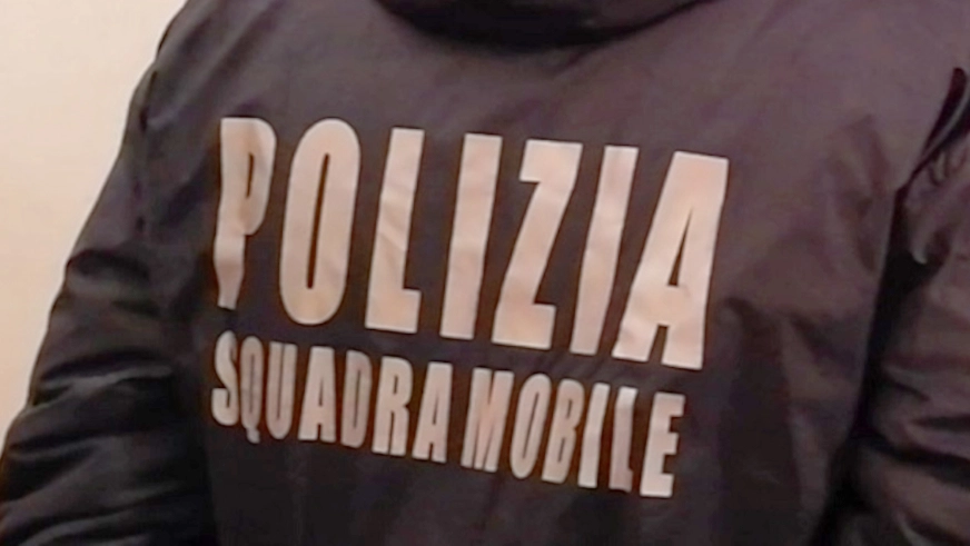 Gli agenti della Squadra Mobile di Leco Gli agenti della Squadra Mobile di Leco