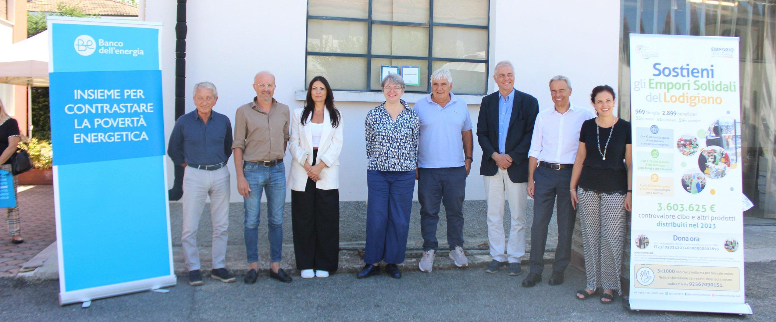 un impianto fotovoltaico contro la povert224 energetica aiutiamo le famiglie fragili