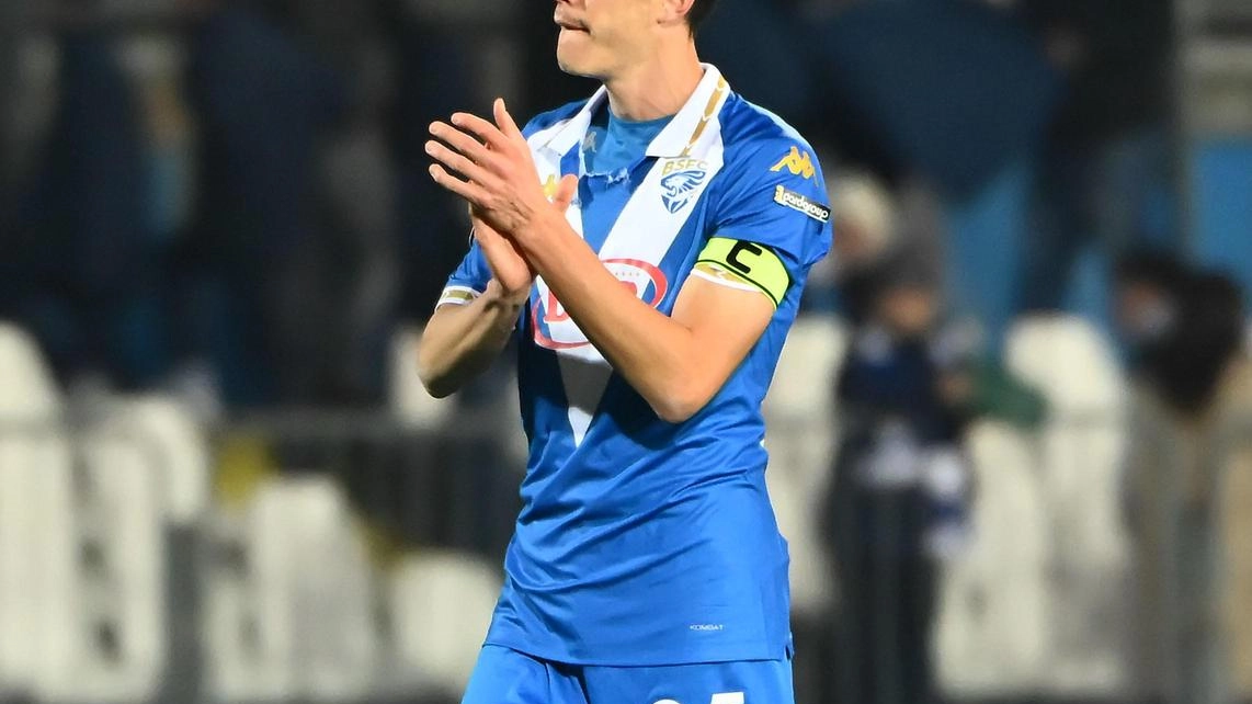 Il Brescia cerca la salvezza contro la Juve Stabia, con il supporto dei tifosi e la strategia di Maran. Il Brescia cerca la salvezza contro la Juve Stabia, con il supporto dei tifosi e la strategia di Maran.