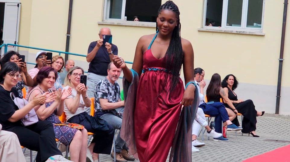 Fine anno scolastico in passerella, studenti stilisti per un giorno