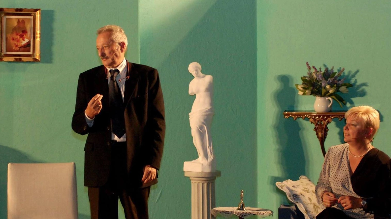 Virginio Poli, grande passione per il teatro amatoriale, portò sulle scene diverse commedie per lo più dialettali Virginio Poli, grande passione per il teatro amatoriale, portò sulle scene diverse commedie per lo più dialettali