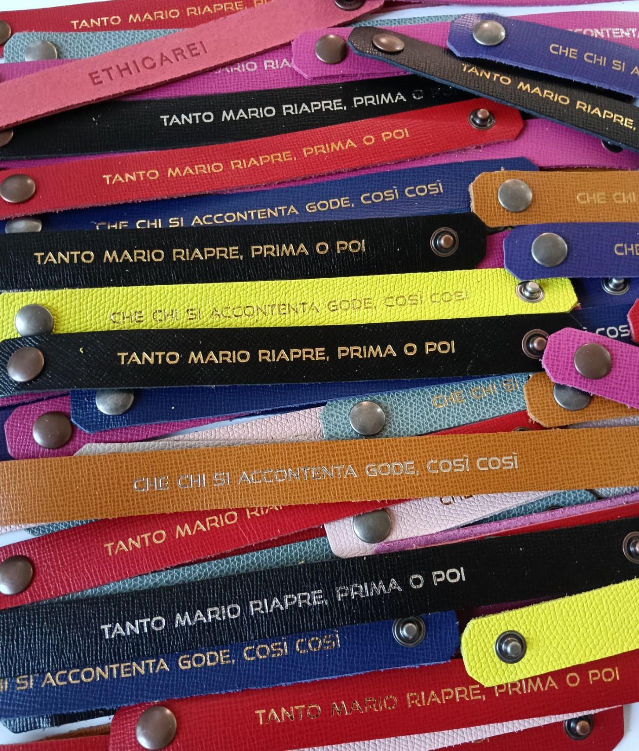 I braccialetti Skin con le frasi di “Certe notti” al concerto di Ligabue: realizzati dai detenuti di Monza e Bollate I braccialetti Skin con le frasi di “Certe notti” al concerto di Ligabue: realizzati dai detenuti di Monza e Bollate