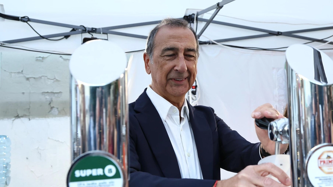 Il sindaco Giuseppe Sala, venerdì sera, mentre mesce la birra alla Festa dell’Unità Il sindaco Giuseppe Sala, venerdì sera, mentre mesce la birra alla Festa dell’Unità