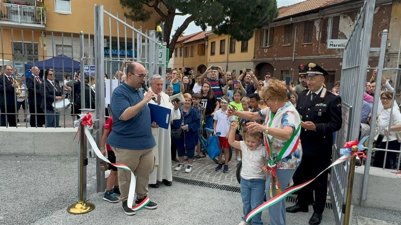 Il rinnovato Parco dell’Acqua alle spalle dell’omonima Villa, sede della biblioteca Entusiasta il sindaco Nuccia Berra Il rinnovato Parco dell’Acqua alle spalle dell’omonima Villa, sede della biblioteca Entusiasta il sindaco Nuccia Berra