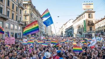 Pride, attesi in 350mila alla parata. Filo diretto con il corteo a Budapest in nome della resistenza arcobaleno