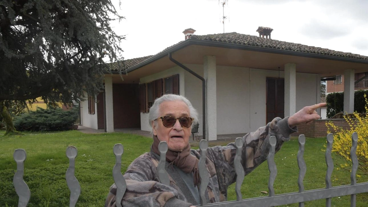 Sabrina Baldini Paleni è stata uccisa nella sua abitazione di via Mariotto, nella frazione Lambrinia. Il vicino: alle 9,30 ho sentito abbaiare i cani, non avrei mai immaginato una tragedia del genere. Sabrina Baldini Paleni è stata uccisa nella sua abitazione di via Mariotto, nella frazione Lambrinia. Il vicino: alle 9,30 ho sentito abbaiare i cani, non avrei mai immaginato una tragedia del genere.