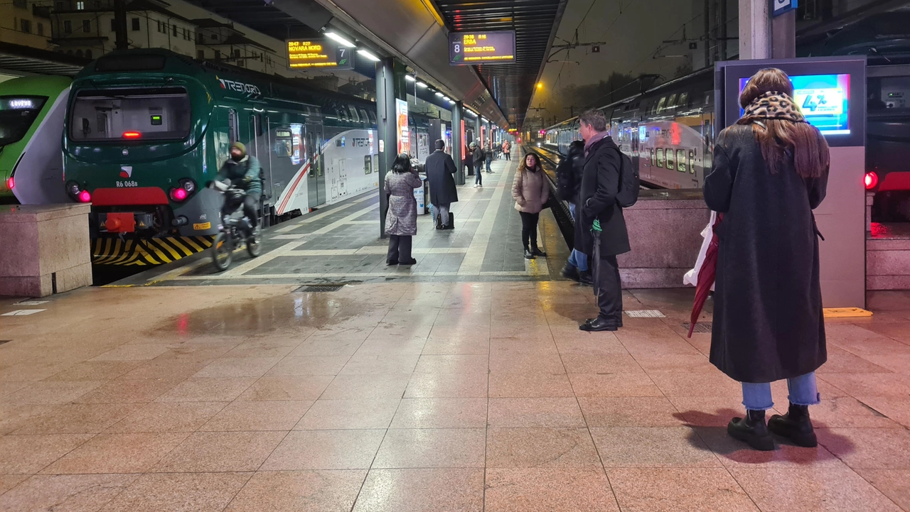 La stazione di Milano Cadorna: sabato 17 maggio si annuncia una giornata difficile per chi si vuole mettere in viaggio con il treno (Archivio) La stazione di Milano Cadorna: sabato 17 maggio si annuncia una giornata difficile per chi si vuole mettere in viaggio con il treno (Archivio)