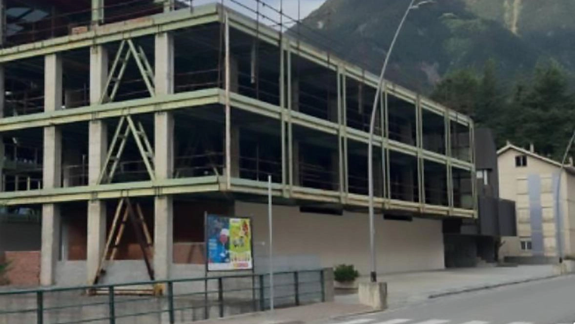 La maggioranza comunale boccia la mozione presentata dall’opposizione. Il gruppo SiAmo Sondalo: "Delusi per questa ennesima chiusura". La maggioranza comunale boccia la mozione presentata dall’opposizione. Il gruppo SiAmo Sondalo: "Delusi per questa ennesima chiusura".