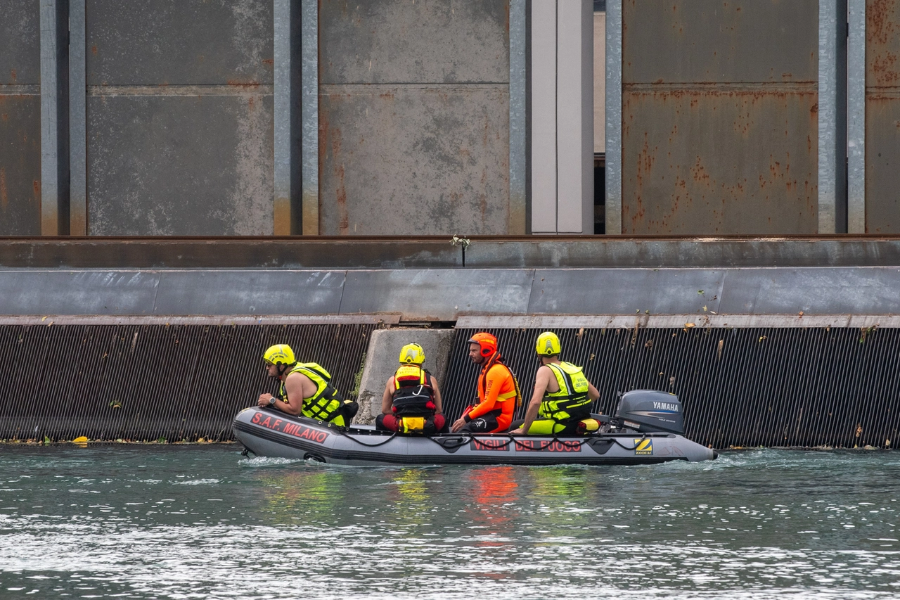 Le ricerche del 17enne disperso dopo un tuffo a Cassano d'Adda