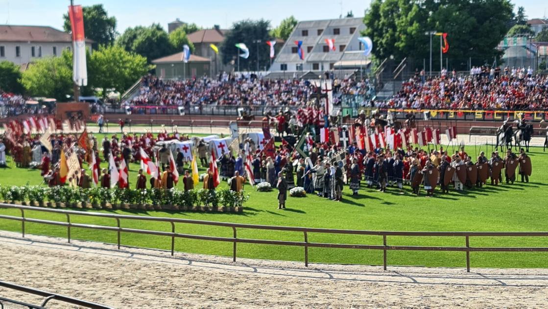 Palio di Legnano 2025, al via la gara tra le otto contrade: sorteggiate le batterie