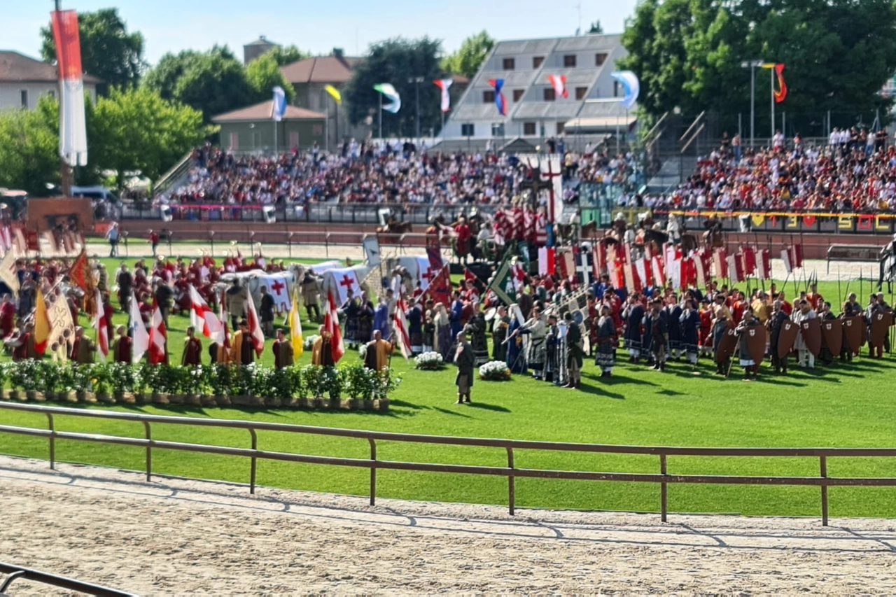 Il Mari invaso dal corteo del Carroccio