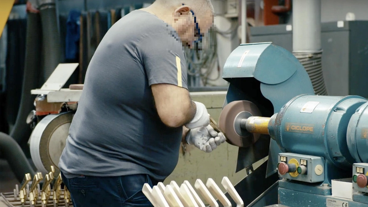 Nel 2008 l’azienda produttrice di maniglie è passata alla multinazionale svedese che in Italia conta 141 dipendenti in 4 sedi su 58mila dipendenti complessivi nel mondo
