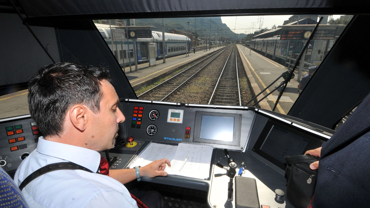 Sono circa 2.300 i treni di Trenord che ogni giorno effettuano servizio in Lombardia Nel 2024 i passeggeri sono stati oltre 200 milioni Sono circa 2.300 i treni di Trenord che ogni giorno effettuano servizio in Lombardia Nel 2024 i passeggeri sono stati oltre 200 milioni