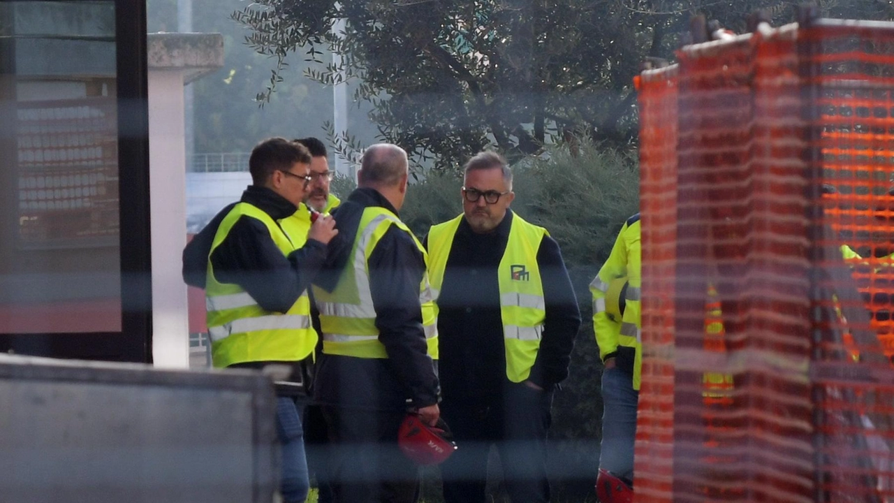 Incidente nel Milanese, vittima cinquantaquattrenne di Medolago. Non era imbragato, ma non è detto che servisse. Accertamenti. Incidente nel Milanese, vittima cinquantaquattrenne di Medolago. Non era imbragato, ma non è detto che servisse. Accertamenti.