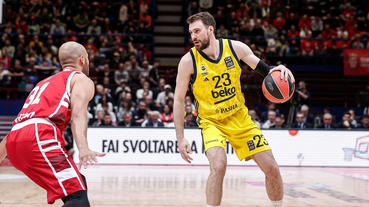 Marko Guduric in azione proprio contro l’Olimpia Milano in Eurolega Marko Guduric in azione proprio contro l’Olimpia Milano in Eurolega