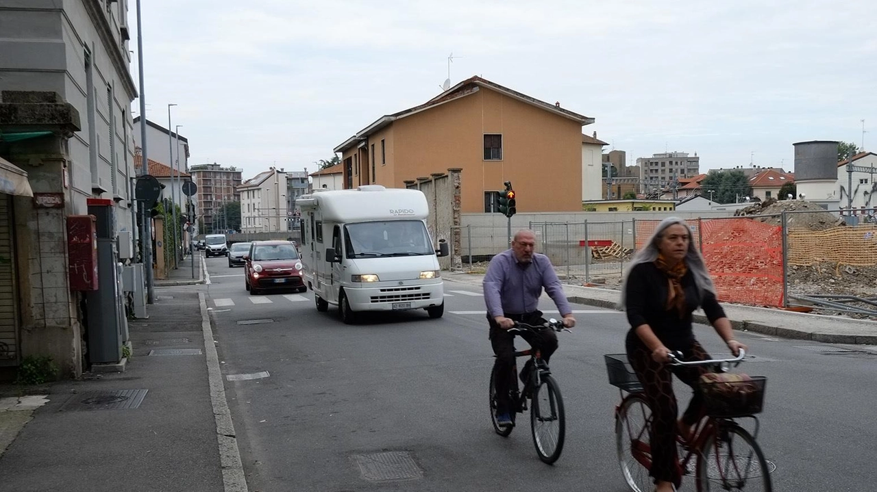 A Monza pedoni e ciclisti lamentano la scarsa sicurezza all’altezza del tunnel A Monza pedoni e ciclisti lamentano la scarsa sicurezza all’altezza del tunnel