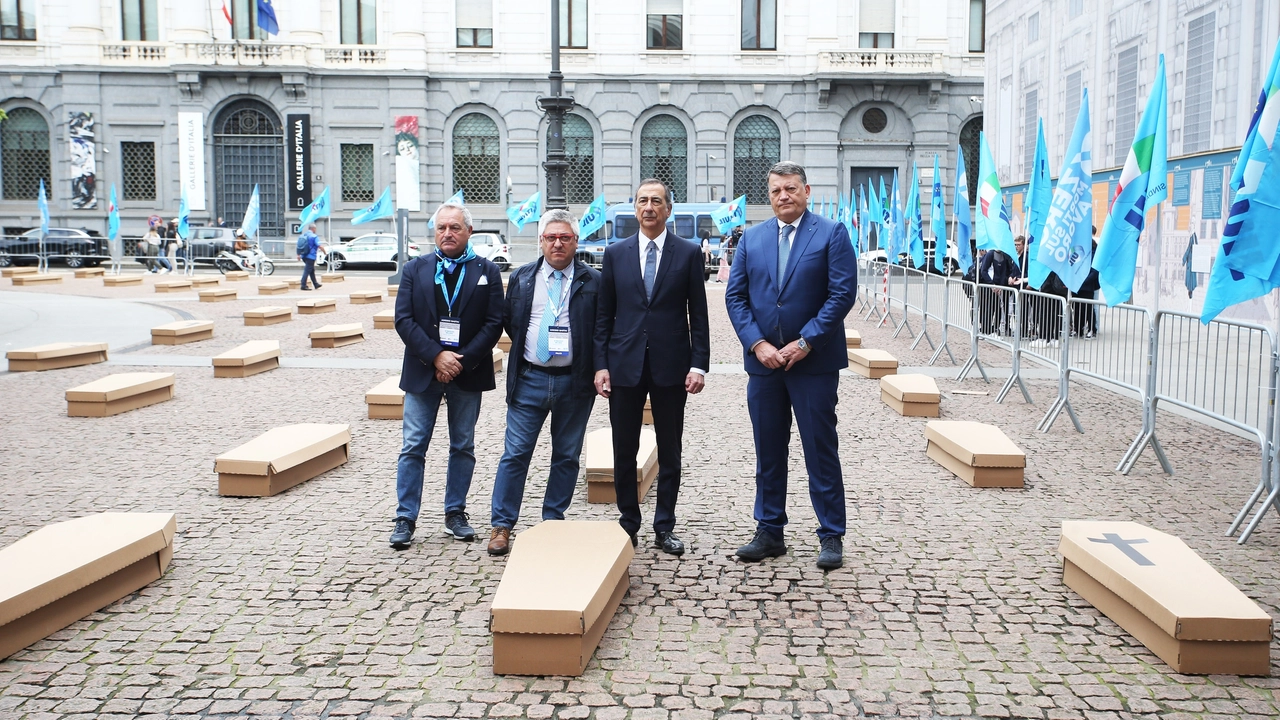 Milano, flash mob contro le morti sul lavoro