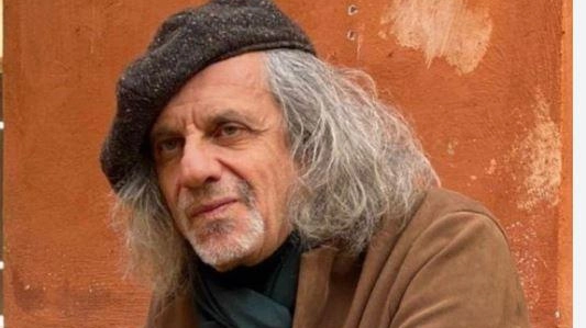 Il comico e cabarettista Alessandro Bergonzoni, 66 anni, nel nuovo spettacolo “Arrivano i Dunque“ in calendario nel teatro civico di Rho a gennaio Il comico e cabarettista Alessandro Bergonzoni, 66 anni, nel nuovo spettacolo “Arrivano i Dunque“ in calendario nel teatro civico di Rho a gennaio