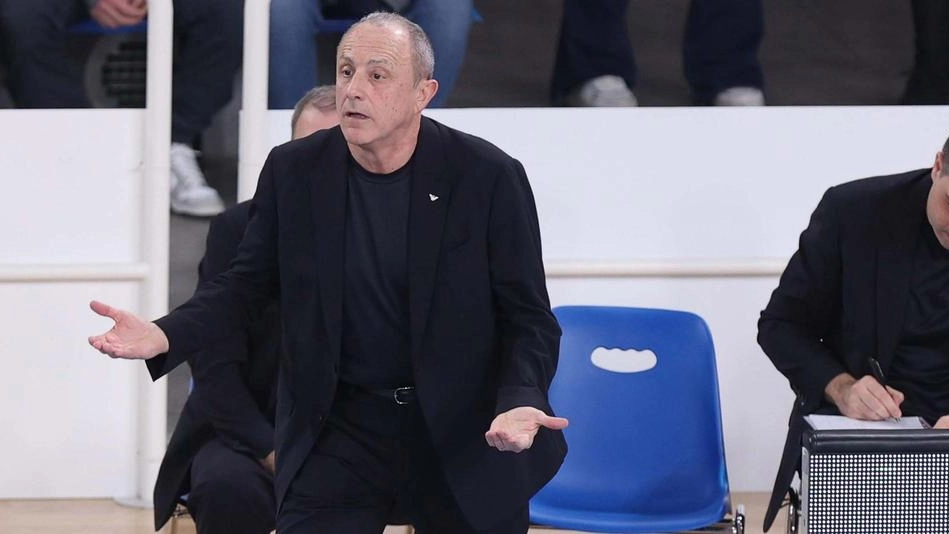 L'Olimpia Milano affronta Pistoia al Forum puntando al quarto scudetto consecutivo e alla vittoria numero 500 per coach Messina.