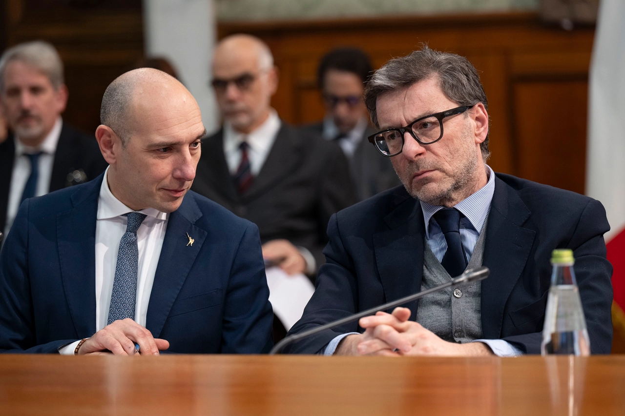 Il ministro dell'Economia Giorgetti (a destra) sogna di andare direttamente da Roma a Malpensa in treno