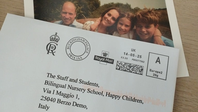 La lettera con foto dei Principi del Galles La lettera con foto dei Principi del Galles