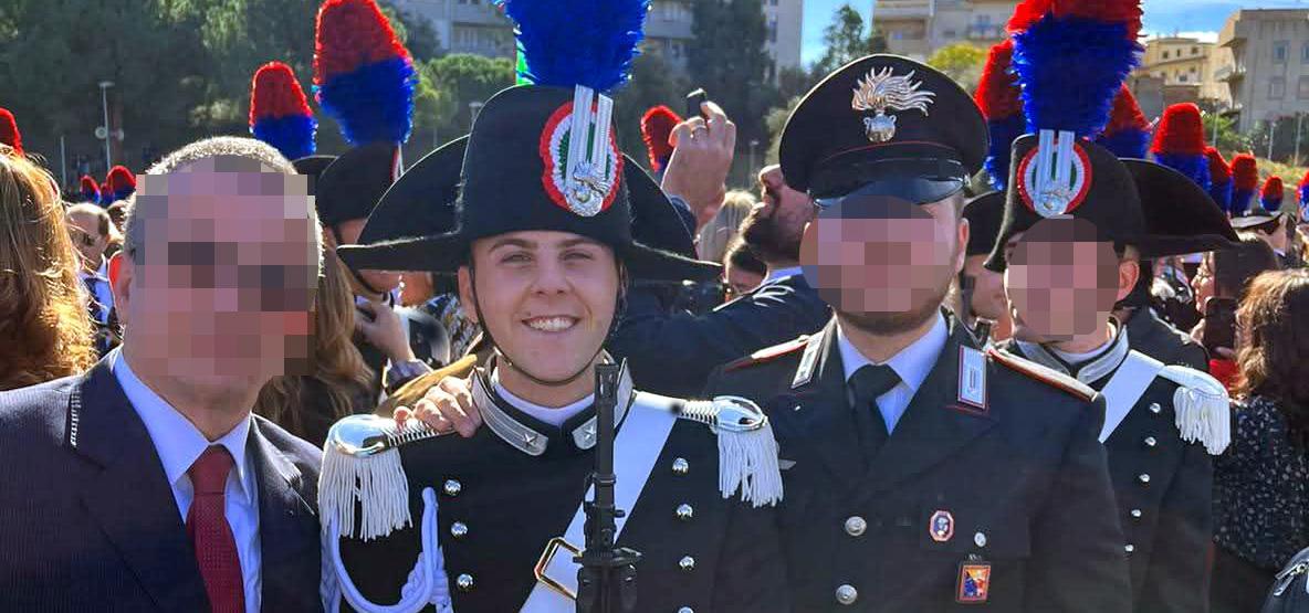 Frontale in moto contro un’auto. Morti carabiniere e fidanzata: "Era un servitore dello Stato" Frontale in moto contro un’auto. Morti carabiniere e fidanzata: "Era un servitore dello Stato"