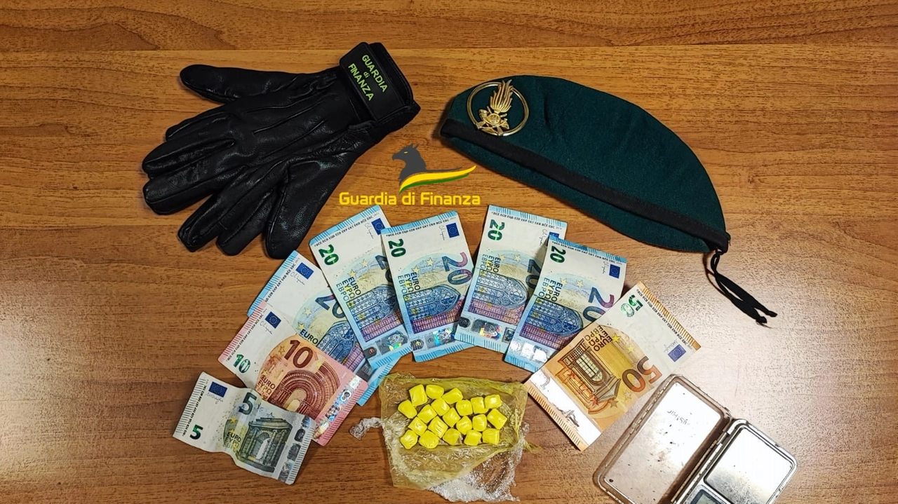 Droga e soldi sequestrati dalla Gdf