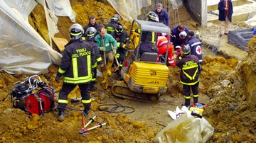 Emergenza morti sul lavoro in Lombardia, una croce ogni tre giorni. Maglia nera a Brescia