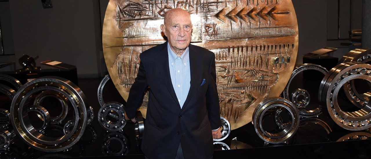Morto Arnaldo Pomodoro, il celebre scultore delle sfere di bronzo