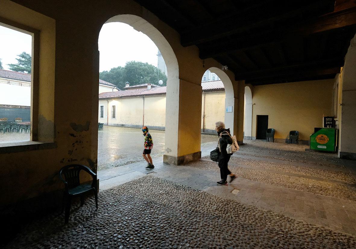 allarme vandali in villa camperio il pugno di ferro del comune