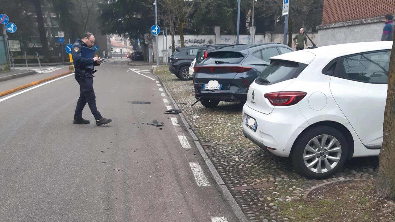 Gli agenti della polizia locale di Villasanta hanno ricostruito l’incidente Gli agenti della polizia locale di Villasanta hanno ricostruito l’incidente