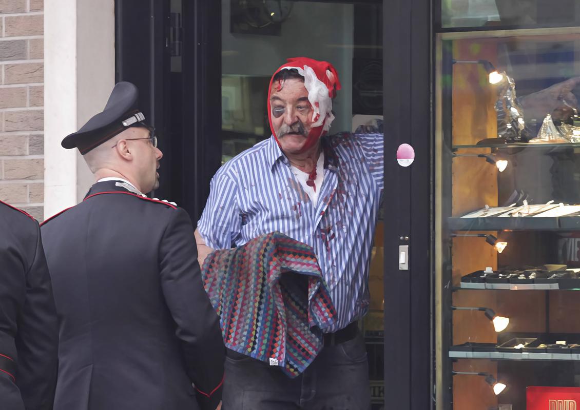 "Sparò al rapinatore". L’addio al gioielliere