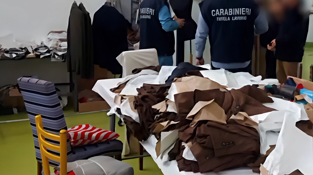 La prima denuncia del sarto cinese e le indagini sulla catena dei subappalti per Loro Piana. Dalle ditte di Baranzate a Montenapo, ricarico fino a 2mila euro a giacca. La griffe: collaboriamo. La prima denuncia del sarto cinese e le indagini sulla catena dei subappalti per Loro Piana. Dalle ditte di Baranzate a Montenapo, ricarico fino a 2mila euro a giacca. La griffe: collaboriamo.