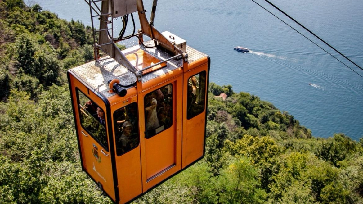 Il panorama dalla funivia di Argegno Il panorama dalla funivia di Argegno