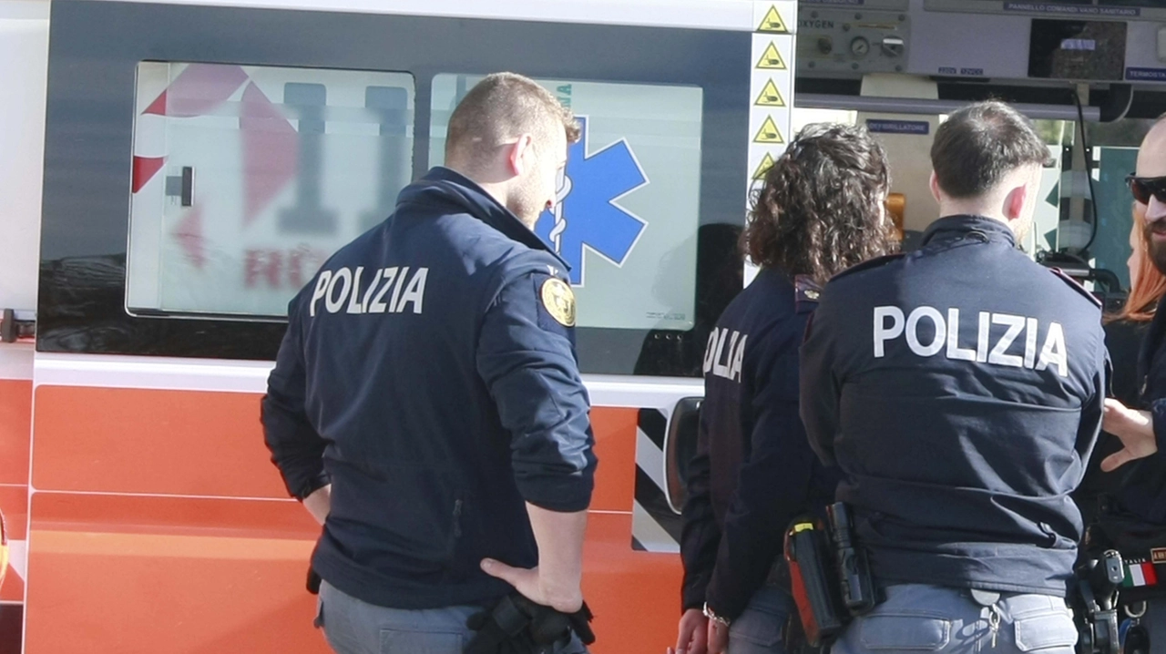 Incidente, polizia e ambulanza in azione
