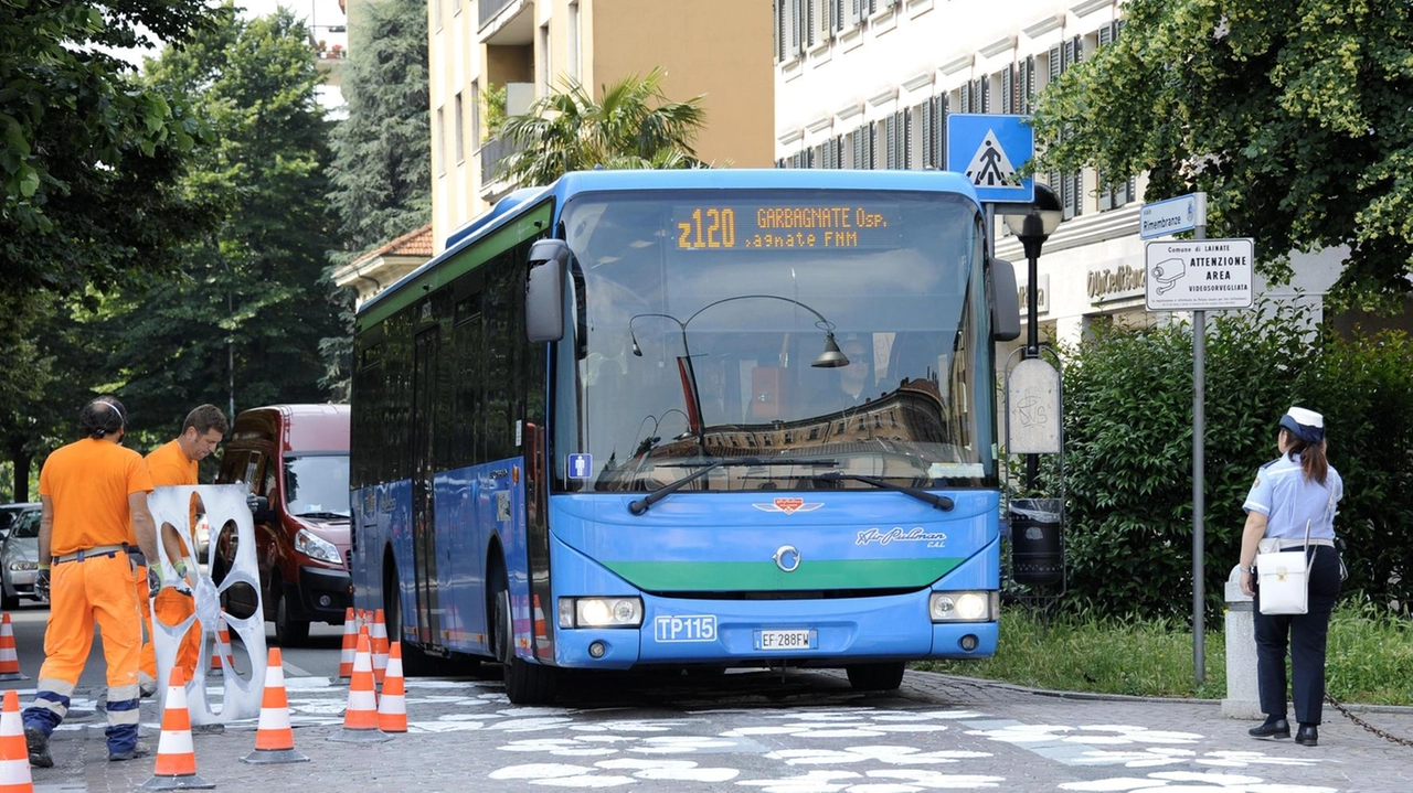 Un pullman della Movibus. L'azienda gestisce i trasporti extraurbani nell'Ovest Milanese
