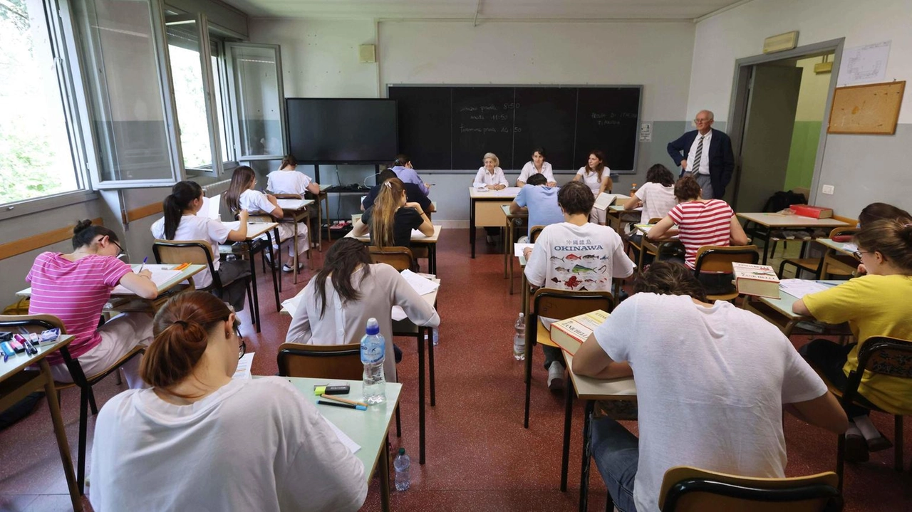 Le tracce includono Borsellino, Pasolini, Pievani e temi storici e ambientali per l'esame di maturità 2023. Le tracce includono Borsellino, Pasolini, Pievani e temi storici e ambientali per l'esame di maturità 2023.